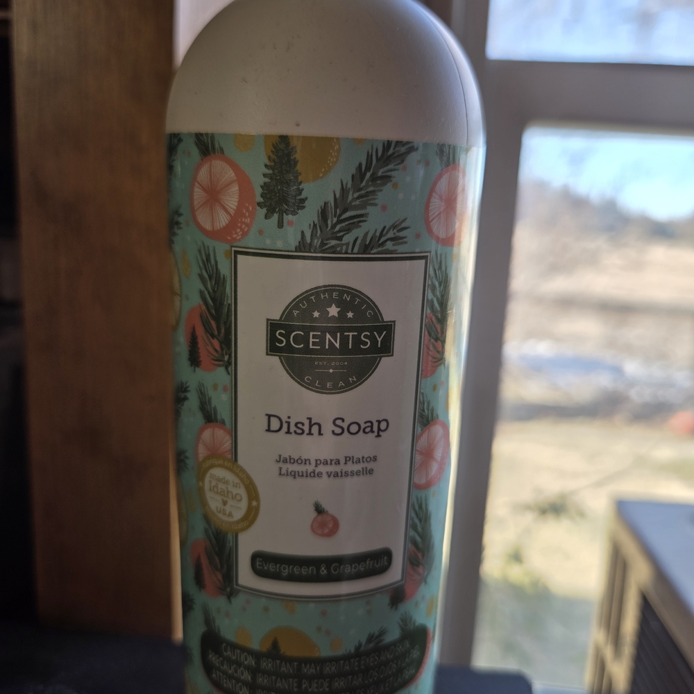 Scentsy Evergreen & Grapefruit Dish Soap - Green and White